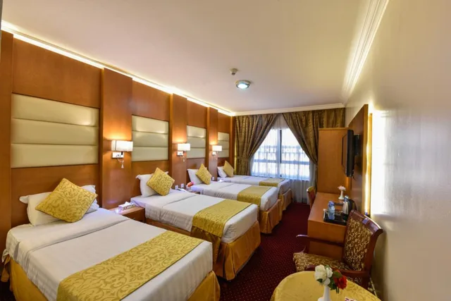غرفة قياسية رباعية، فندق زوار العالمي(Zowar Alalami hotel) 2/3