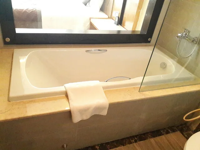 غرفة ديلوكس بسريرين منفصلين بإطلالة على البحر، Muong Thanh Luxury Da Nang Hotel 6/7