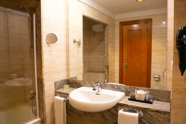 غرفة سوبيريور بسرير كينج، Hotel Sercotel Ciudad de Oviedo 3/3