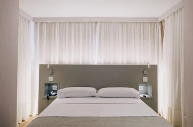 غرفة سوبيريور بسرير مزدوج أو سريرين منفصلين بشرفة، HOTEL PAX TORRELODONES 4/6