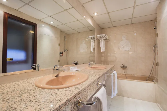 غرفة عائلية بثلاثة أسرّة، HOTEL IMPERIAL(ex. HUSA IMPERIAL) 8/8