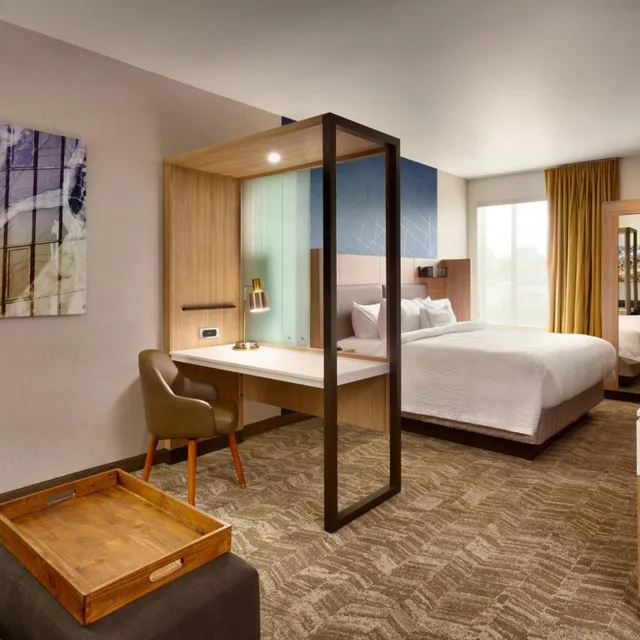 استوديو كبير بسرير كينج مع سرير سحّاب إضافي مع أريكة لذوي الإعاقة، Springhill Suites By Marriott Coralville 1/5