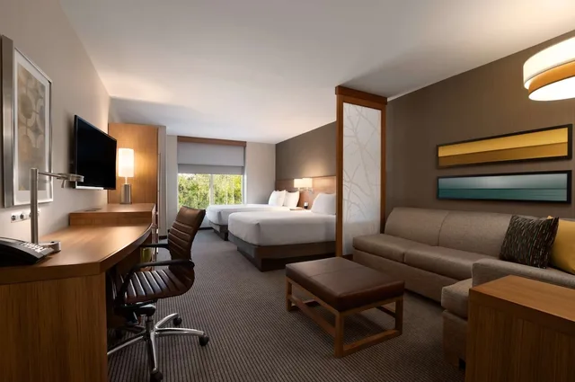 غرفة ديلوكس بسريرين كوين مع أريكة، Hyatt Place Houston / The Woodlands 5/10