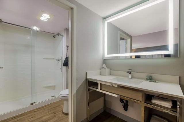 غرفة داخلية بسريرين كوين، Best Western Diamond Bar Hotel & Suites 3/4