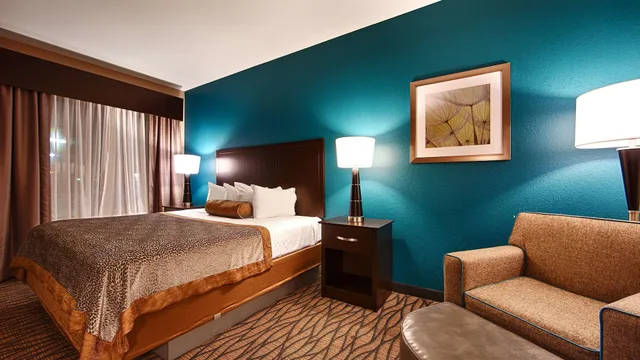 غرفة قياسية بسرير كينج، Best Western Plus Hiawatha Hotel 10/10