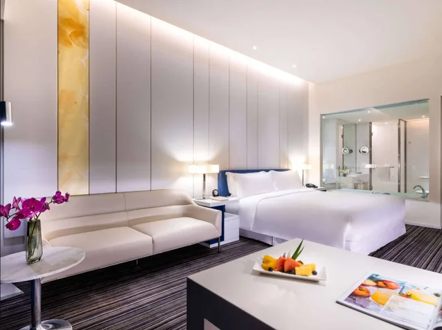 Deluxe, Executive, King Bed, Lounge Access, Grand Mercure Shanghai Century Park Hotel 1/3
