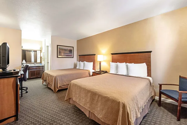 غرفة قياسية بسريرين كوين، Rodeway Inn At Nevada State Capitol 2/7
