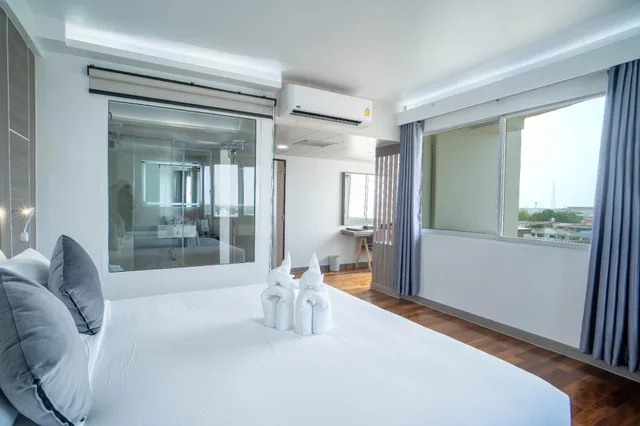جناح جونيور، Thong Tarin Hotel 1/1
