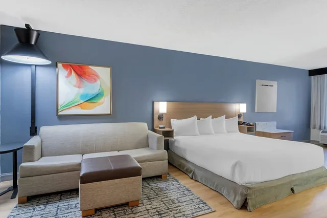 غرفة قياسية بسرير كينج مع أريكة، Hyatt Place Houston North 1/7