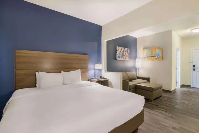 جناح بسرير كوين، MainStay Suites Joliet I-55 1/3