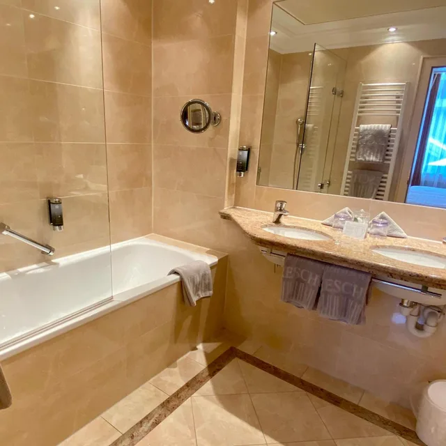 غرفة كومفورت بسرير كينج، Treschers Schwarzwaldhotel 8/9