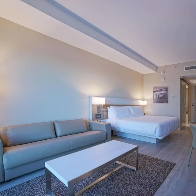 Premium, King Bed, Promenade View, Sofa, Accessible، AC Hotel by Marriott Fort Lauderdale Airport 3/10
