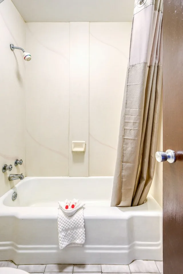 غرفة قياسية بسرير كينج، Fairbridge Inn Express North Lima 3/5