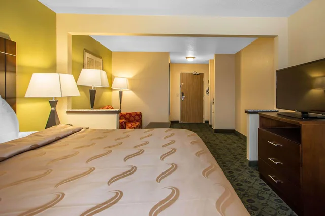 Efficiency, Suite, King Bed, Quality Inn & Suites Bloomington I-55 and I-74 5/6