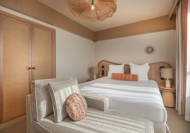 Deluxe, Queen Bed, Hotel Le Soleia 1/7