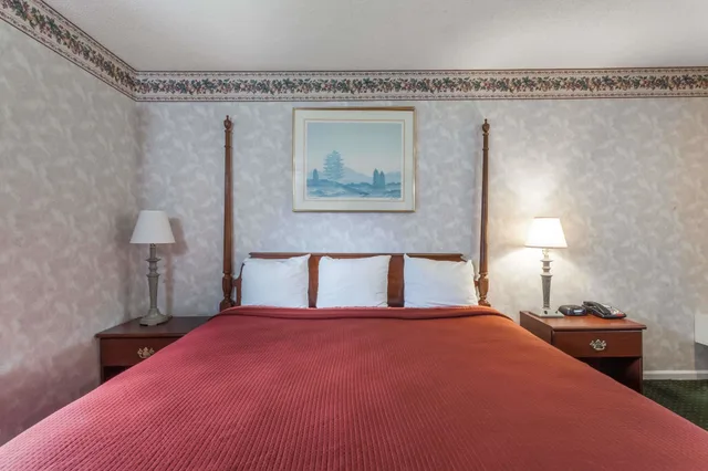 غرفة قياسية بسرير كينج، Travelodge by Wyndham Great Barrington Berkshires 8/10