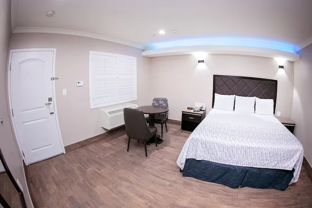 جناح فاخر بسرير كينج بحوض جاكوزي، Diamond Bell Inn And Suites 4/10