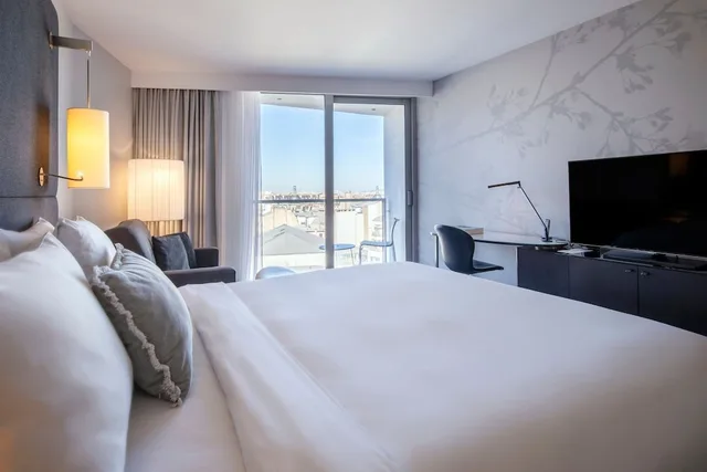 Prestige, King Bed, Balcony, Renaissance Paris Arc de Triomphe Hotel 1/10