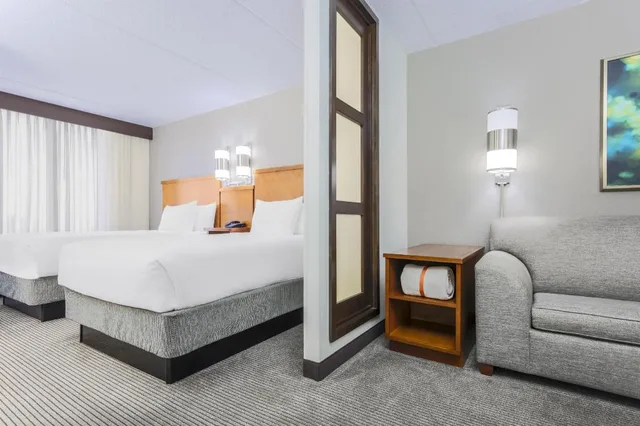 غرفة بسريرين مزدوجين مع أريكة بحوض استحمام لذوي الإعاقة، Hyatt Place Fort Worth/Hurst 1/2