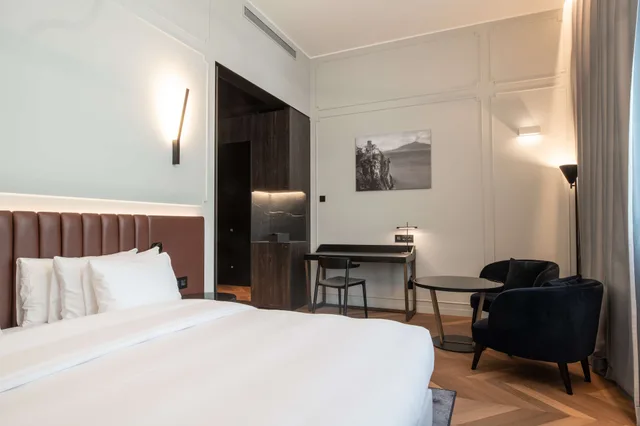 Collection, Premium, King Bed، Radisson Collection Hotel, Palazzo Touring Club Milan 1/8
