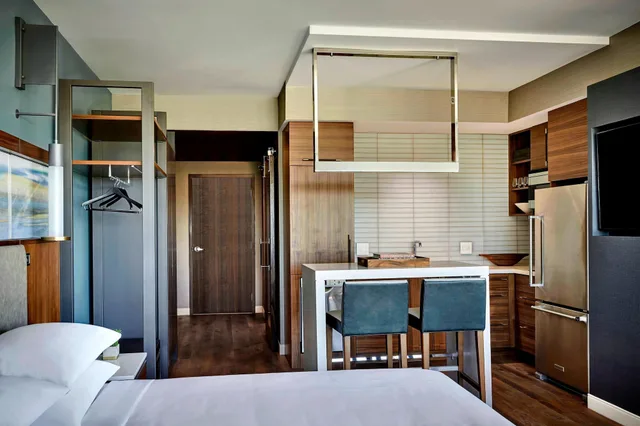 جناح ركني بسرير كينج بمطبخ، MARRIOTT IRVINE SPECTRUM 5/10