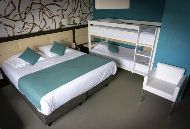 Room, Quintuple، The Originals Hotel La Marebaudiere 1/7