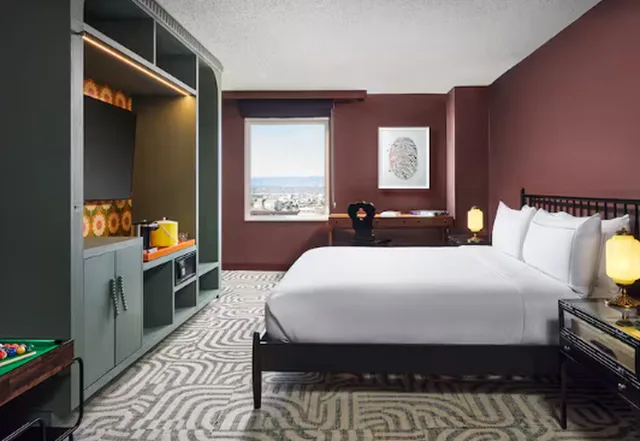 Who You Gonna to Call, Hyperthemed، The Curtis Denver a DoubleTree by Hilton Hotel 1/1