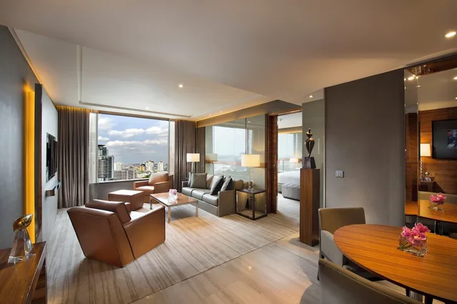 جناح تنفيذي بسرير كينج مع دخول صالة النادي، Hilton Sukhumvit Bangkok Hotel 6/9