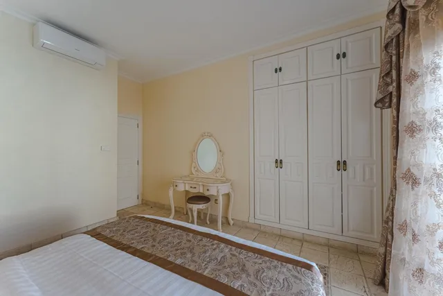Suite, 1 King and 1 Single Beds, Flamingo Suites 2/8