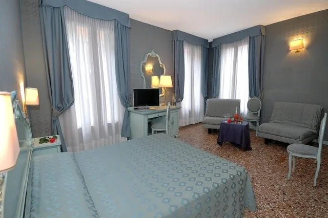 غرفة قياسية ثلاثية بثلاثة أسرّة بحمام خاص، Antica Venezia 1/4