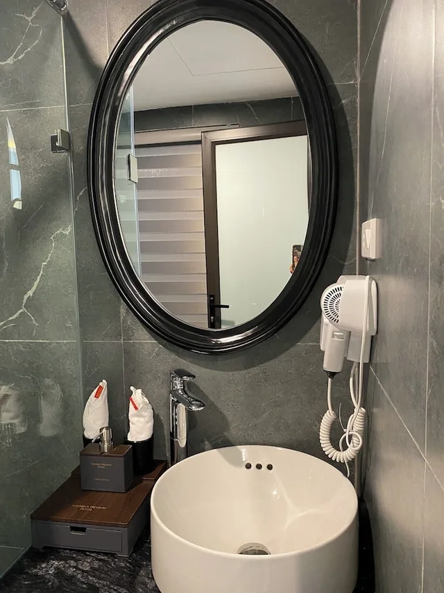 غرفة بريميوم بإطلالة على المدينة بحوض استحمام، Aquarius Premium Hotel 5/7