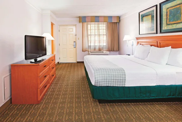 غرفة بسرير كينج، Rodeway Inn College Station, TX 3/3