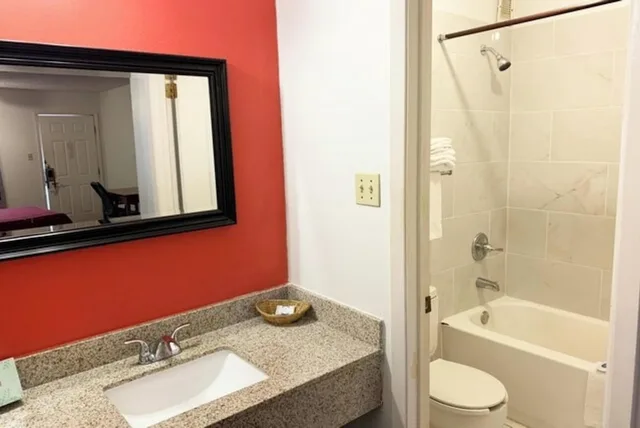 Premium, 2 Queen Beds, Rodeway Inn & Suites Jefferson 4/5