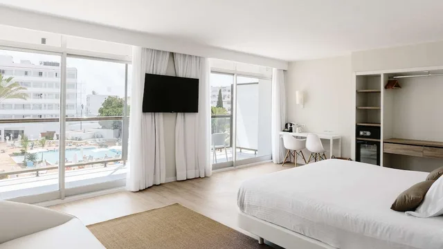 جناح جونيور بسرير مزدوج بإطلالة على المسبح بشرفة، AluaSoul Ibiza - Adults Only 2/8