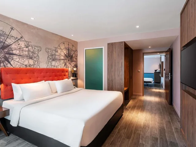 غرفة ديلوكس بسرير كينج وسرير فردي، MERCURE LANGKAWI PANTAI CENANG 1/10