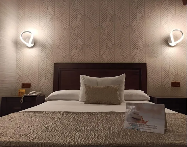2 Bedrooms, Junior Suite, Double and Twin Beds, Hotel Plaza del Castillo 1/5