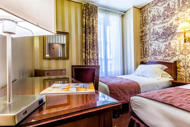 غرفة ثلاثية بثلاثة أسرّة، Regence Hotel 2/2