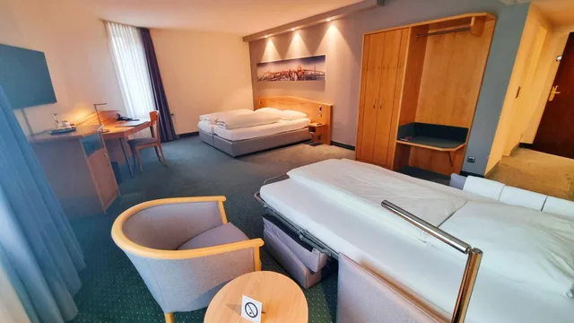 غرفة بسرير كينج مع سرير إضافي، Hotel Panorama Hamburg-Harburg 9/10