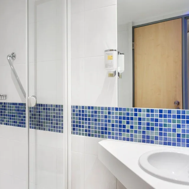 غرفة قياسية بسرير كوين مع أريكة في طابق منخفض، HOLIDAY INN EXPRESS BADEN BADEN 9/9
