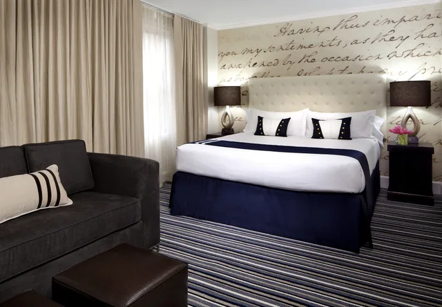 غرفة بريميوم بسرير كينج مع أريكة سرير، The Hotel George A Kimpton Hotel 1/5