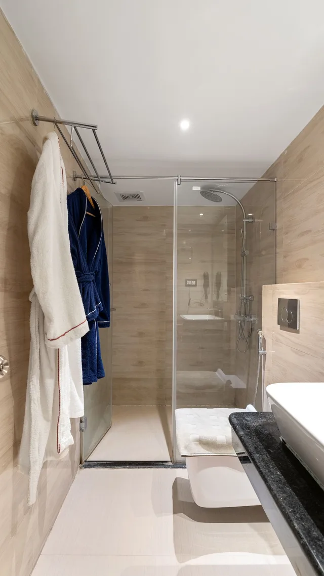 غرفة بريميوم بسرير كينج بإطلالة على المدينة بشرفة بغرفة نوم واحدة، NIRANJANA HOTEL 9/9