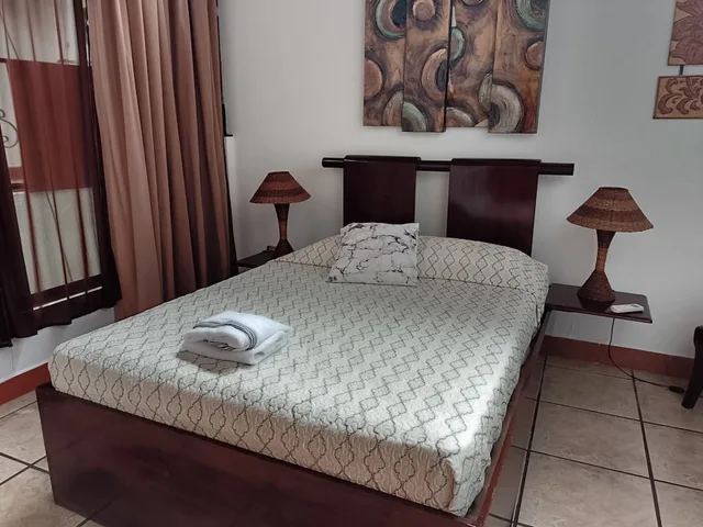 غرفة عائلية بسرير كينج وسرير كوين بغرفتي نوم، Natural Pacific Suites 1/1