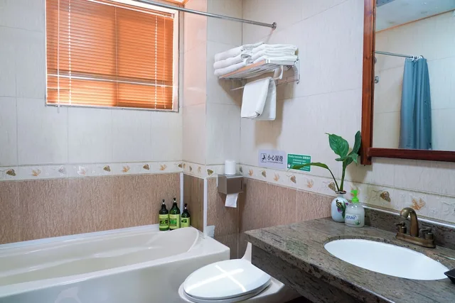 غرفة عائلية بسرير مزدوج وسرير فردي، Snow Lion Riverside Resort 3/3