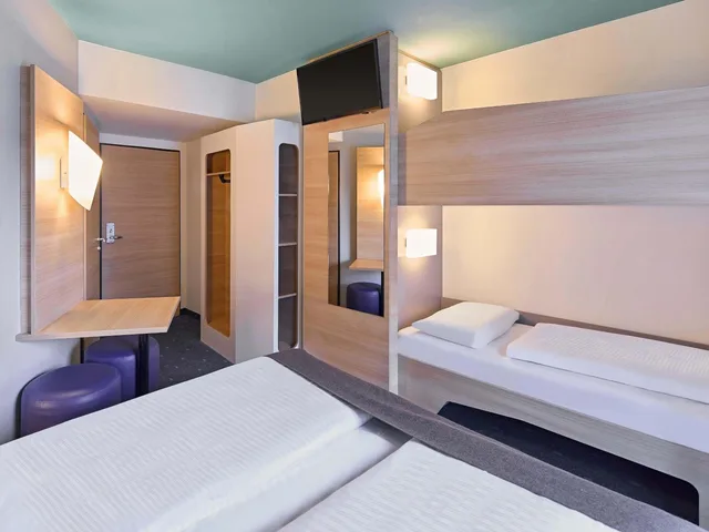 غرفة عائلية بسرير بطابقين وسرير كوين، B&B Hotel Dortmund-City 1/9