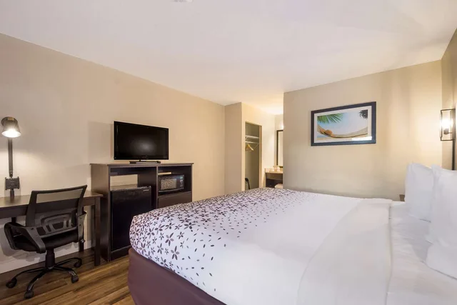 غرفة بسرير كينج لذوي الإعاقة، SureStay Hotel by Best Western St. Pete Clearwater Airport 4/7