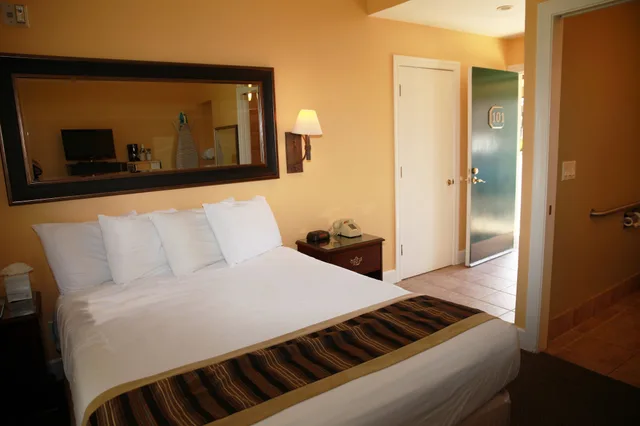 غرفة قياسية بسرير كوين، Sea Breeze Inn And Cottages 3/6