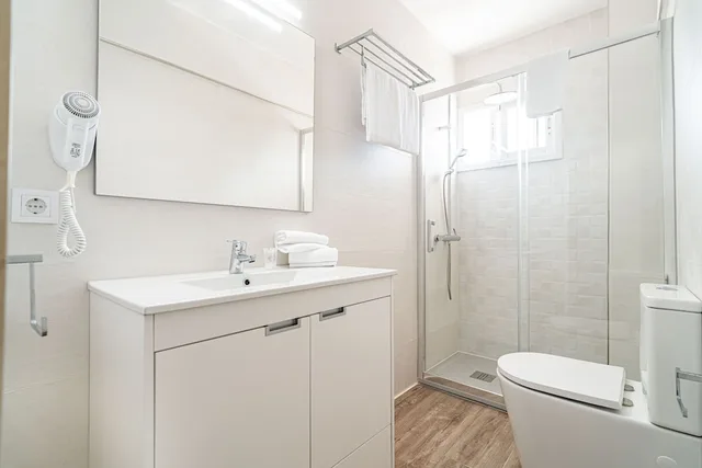 شقة سوبيريور بسريرين منفصلين مع أريكة، Kensington Apts Econotels 2/3
