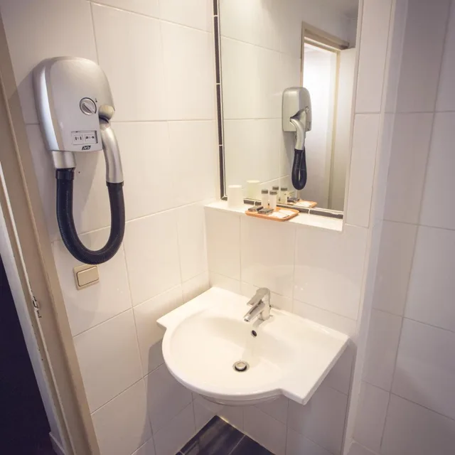 غرفة ثلاثية، TIMHOTEL PARIS GARE DE LYON 5/10