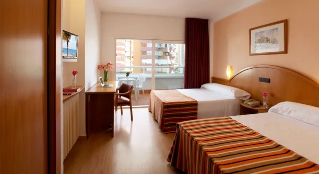 غرفة بسرير مزدوج بإطلالة على المدينة بشرفة، Poseidon Resort 2/9
