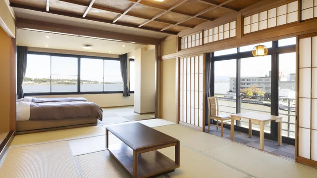غرفة يابانية غربية سوبيريور بإطلالة على البحيرة، Ooedo Onsen Monogatari Premium Kaga Maruya 1/1
